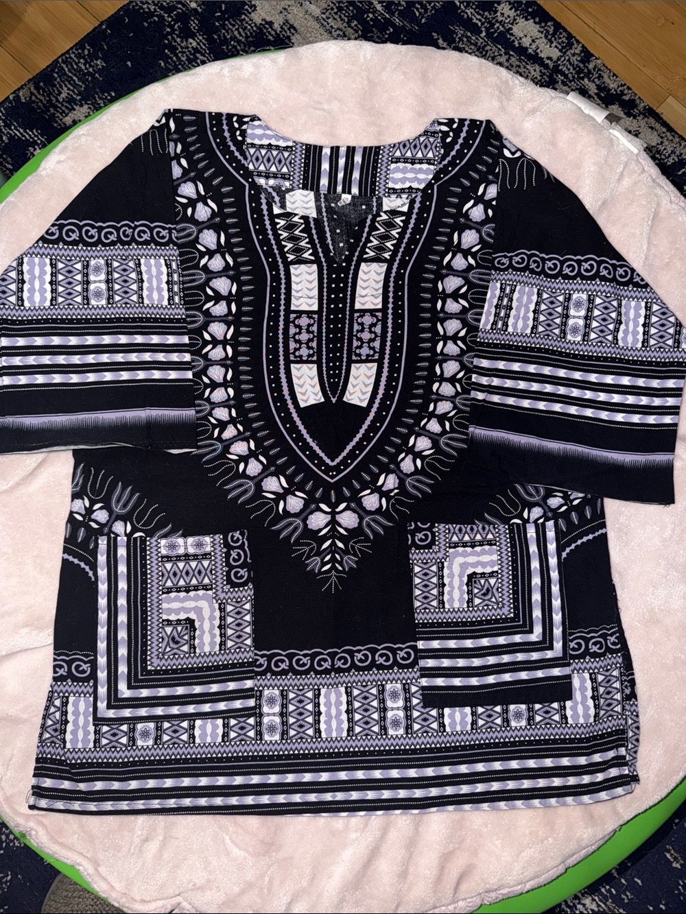 Black Patterned Women’s Pullover Tunic with V-Neck Detail